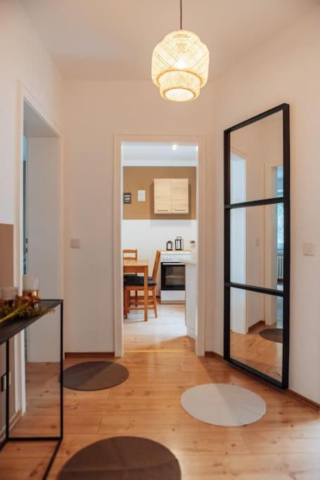Central-living Brown - Wifi - Netflix - 5 Pers Apartment